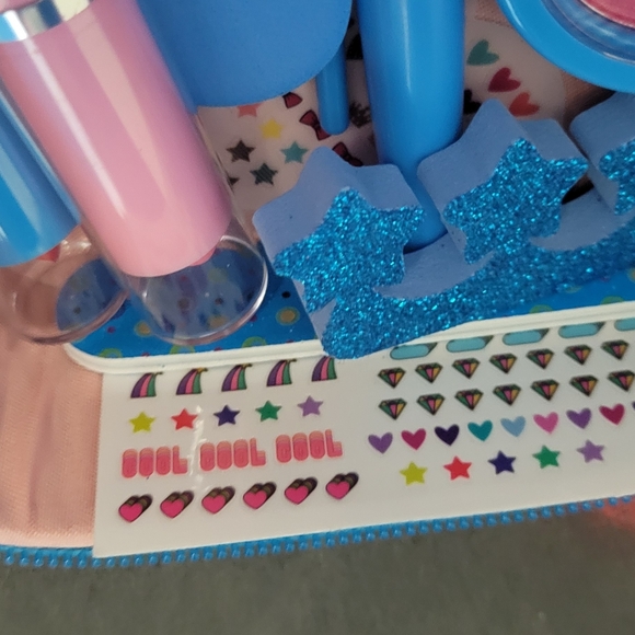 COPY - Kids makeup kit - Picture 2 of 11